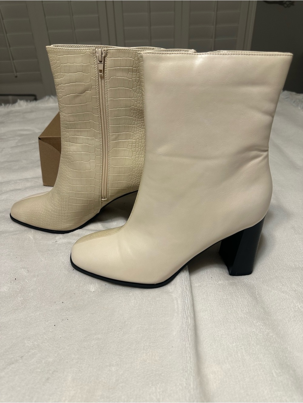 Ivory ankle boots size 9.5 NIB